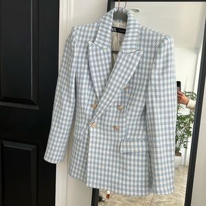 Zara button up blue and white blazer with gold detailed buttons. Like new.